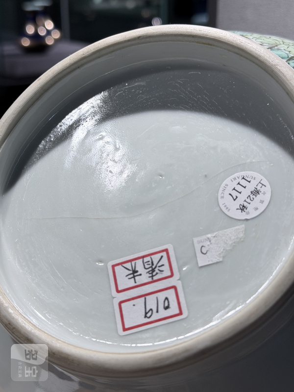 清晚期 浅绛彩大吉图赏瓶 - 图12